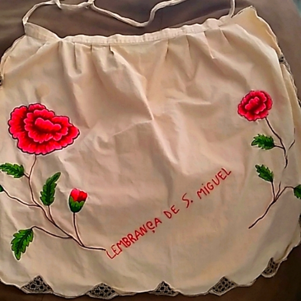 Vintage embroidered cotton lace Lembranca de S. Miguel half apron